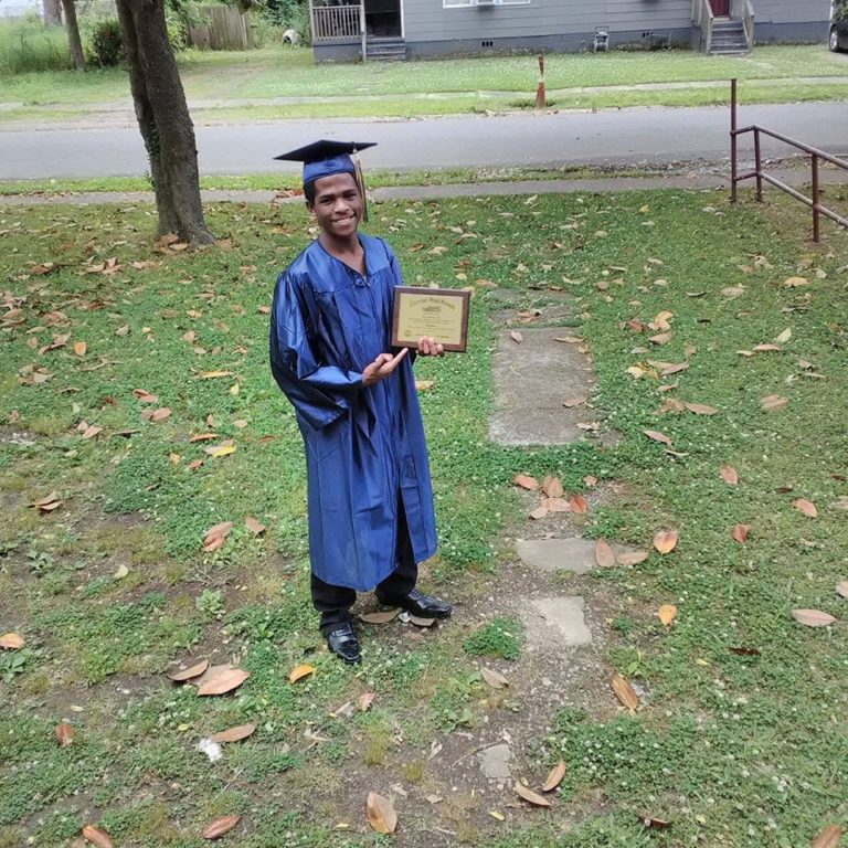 This Viral Photo Of A Teen Walking To Graduation Has Inspired Thousands ...