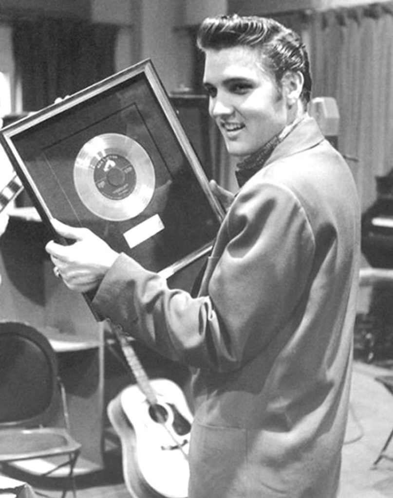 The Life Of Elvis Presley In Pictures 22 Big Life Moments Uncovered