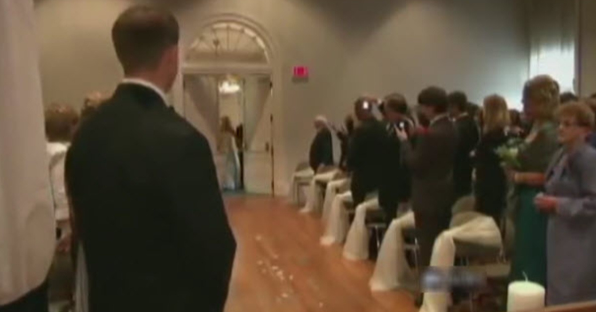 Paralyzed Bride ‘walks Down The Aisle And Stuns The Guests Who Break Down In Tears Inner