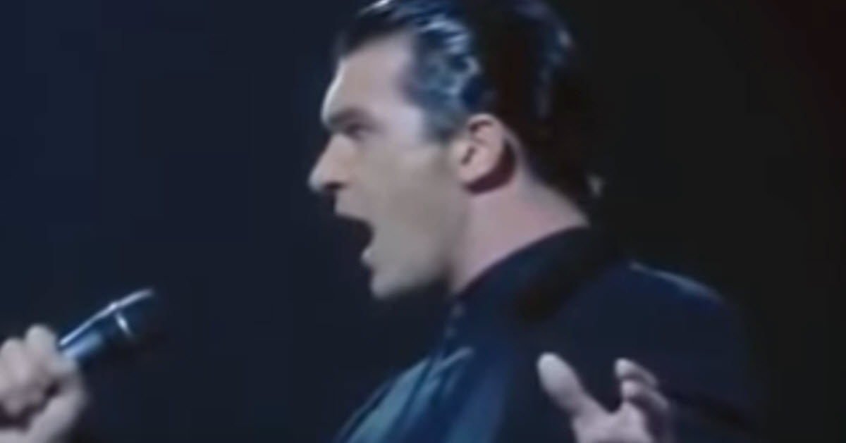 Antonio Banderas Performs Opera Duet, Leaves ‘Phantom Of The Opera’ Fans Covered In Goosebumps