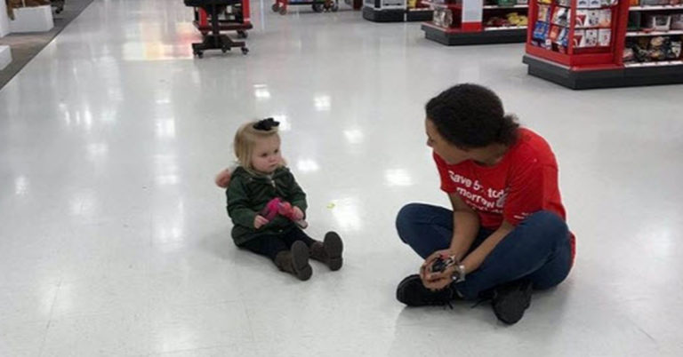 target-employee-sees-toddler-throwing-a-fit-and-mom-captures-footage