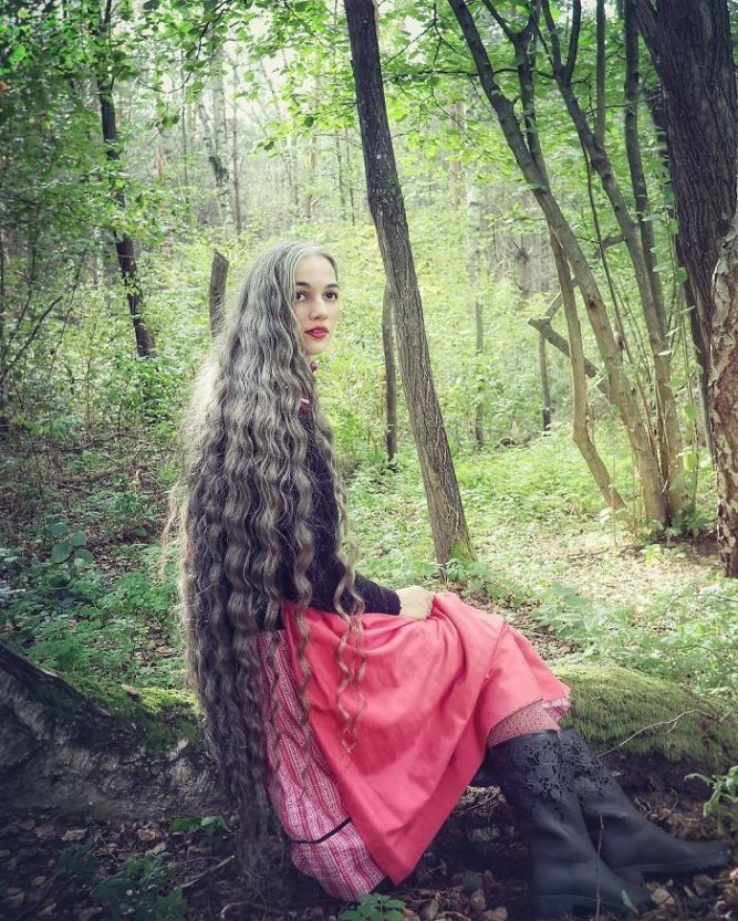 These Women Who Stopped Dying Their Hair Will Convince You To Try It