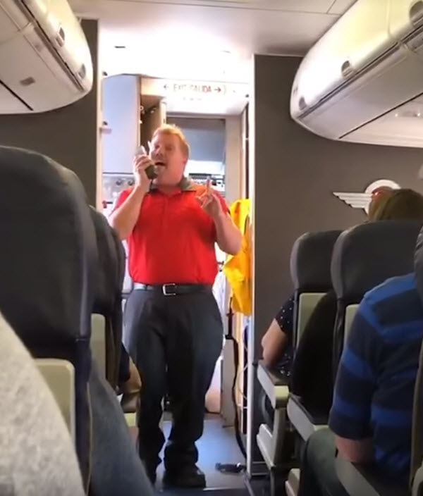 Southwest Flight Attendant Honors Grieving Mother Of Fallen Officer By ...