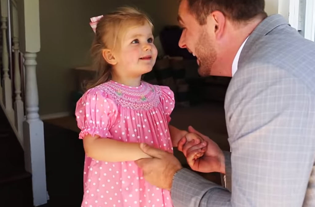 A Man Goes His First Date In Years, Turns Out It’s His Adorable Little Girl...