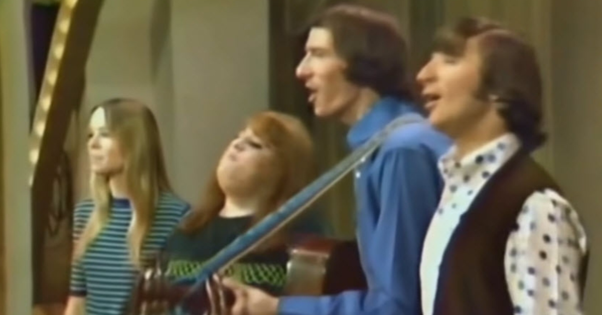Vintage Video Of The Mammas And The Pappas Playing ‘California Dreamin