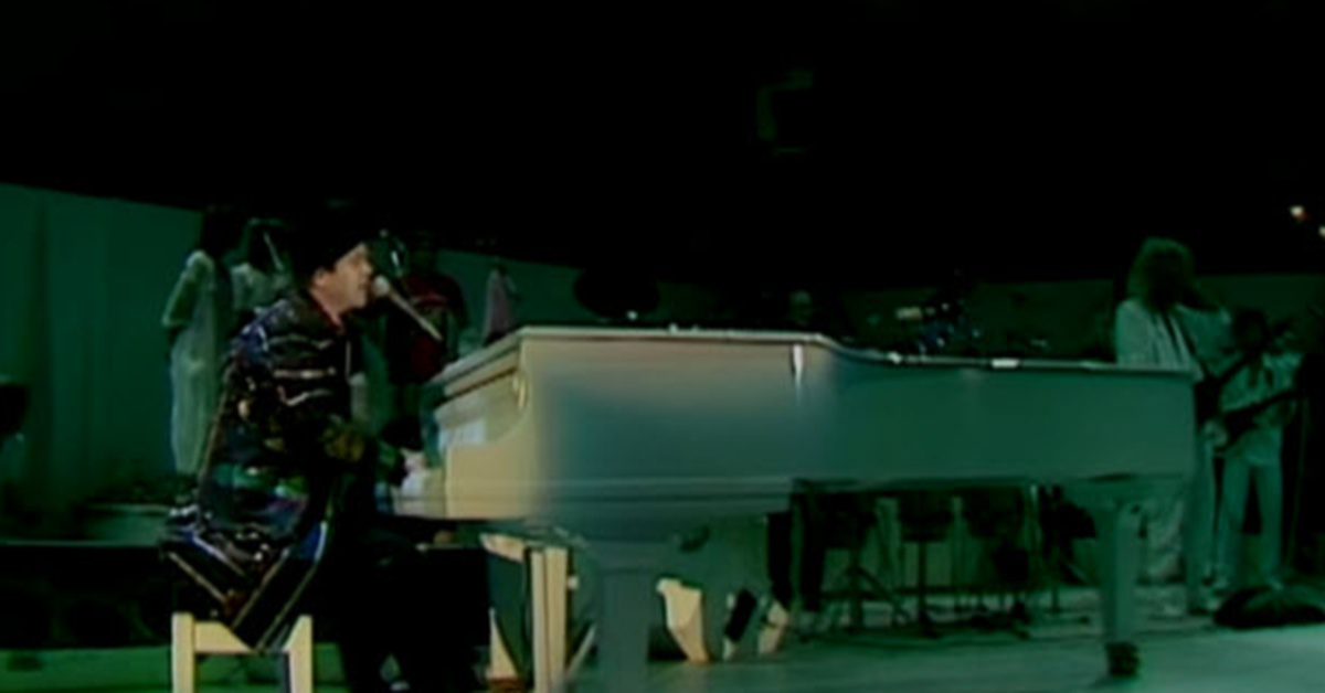 Elton John Makes An Audience Of 72,000 Sing Along To 'Rocket Man' At The 1985 Live Aid Concert