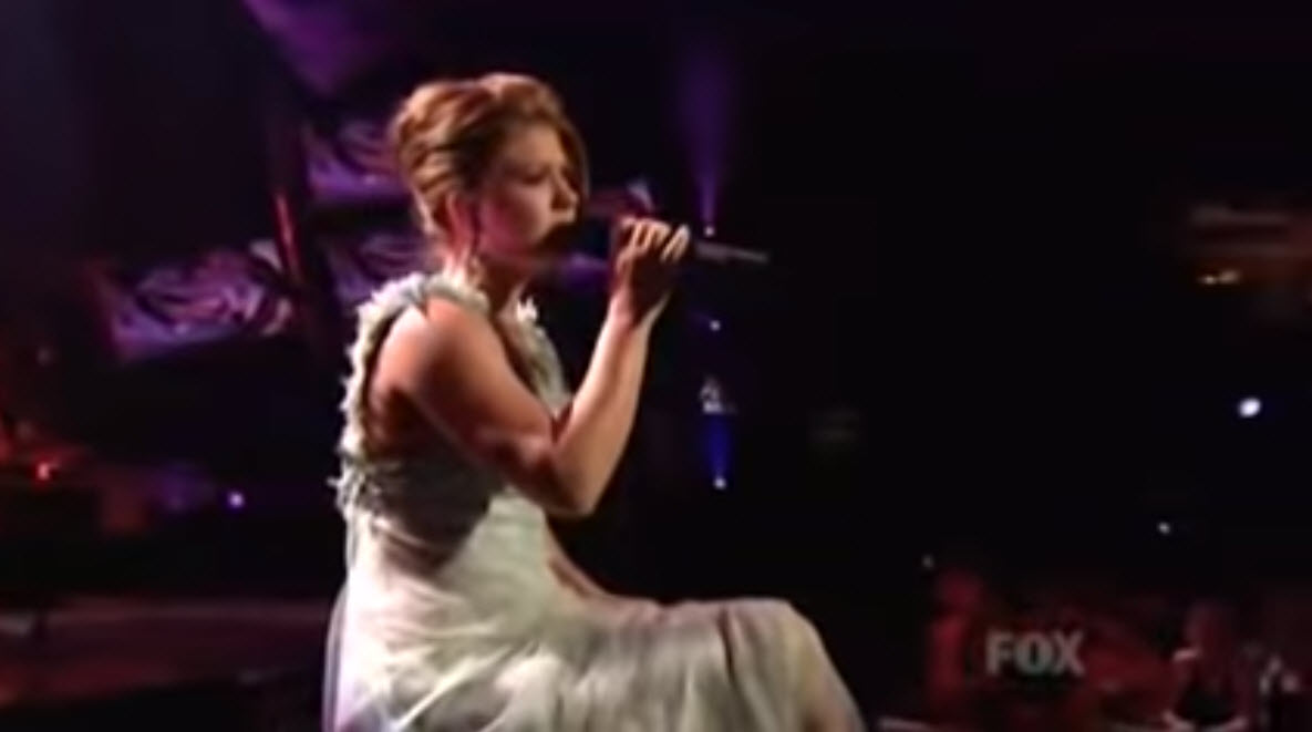 Kelly Clarkson Delivers Breathtaking Performance of 'Beautiful Disaster