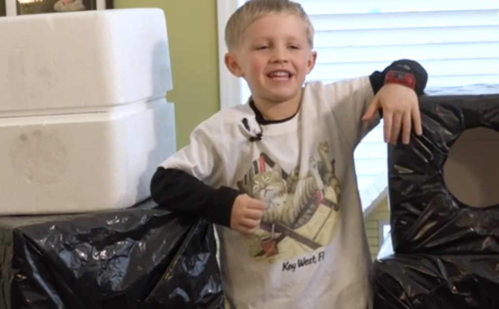 Mom and Son Team Build Cozy Shelters for Stray Cats Using Styrofoam